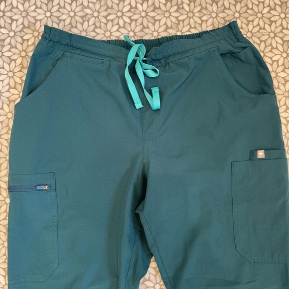 Women's Figs Yola FionLite Skinny Scrub Pants in Caribbean Blue, Size M - Picture 5 of 10